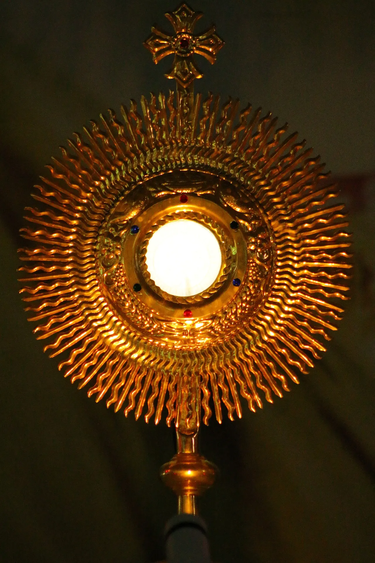 Pray before blessed sacrament