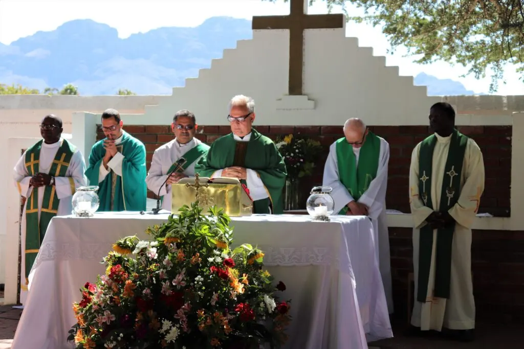 Order of mass in catholic church 