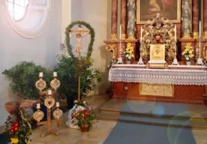 Why Catholics use flowers 