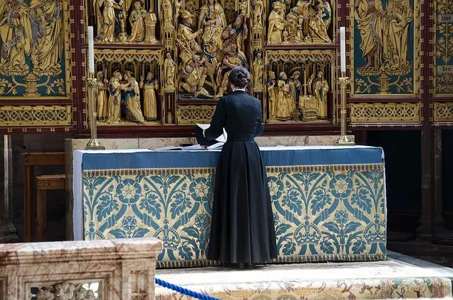 Difference and similarities between Anglican and Catholic church