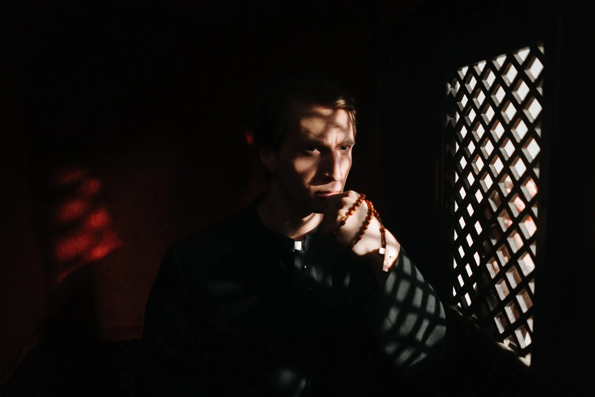 Does catholic priest have power to forgive sins