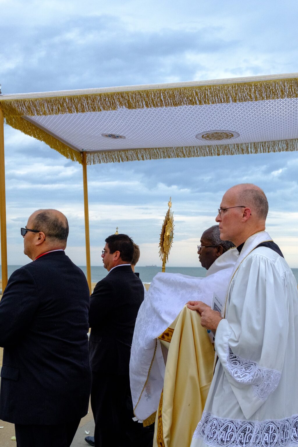 Why Catholic priests veil their hands while carrying the monstrance