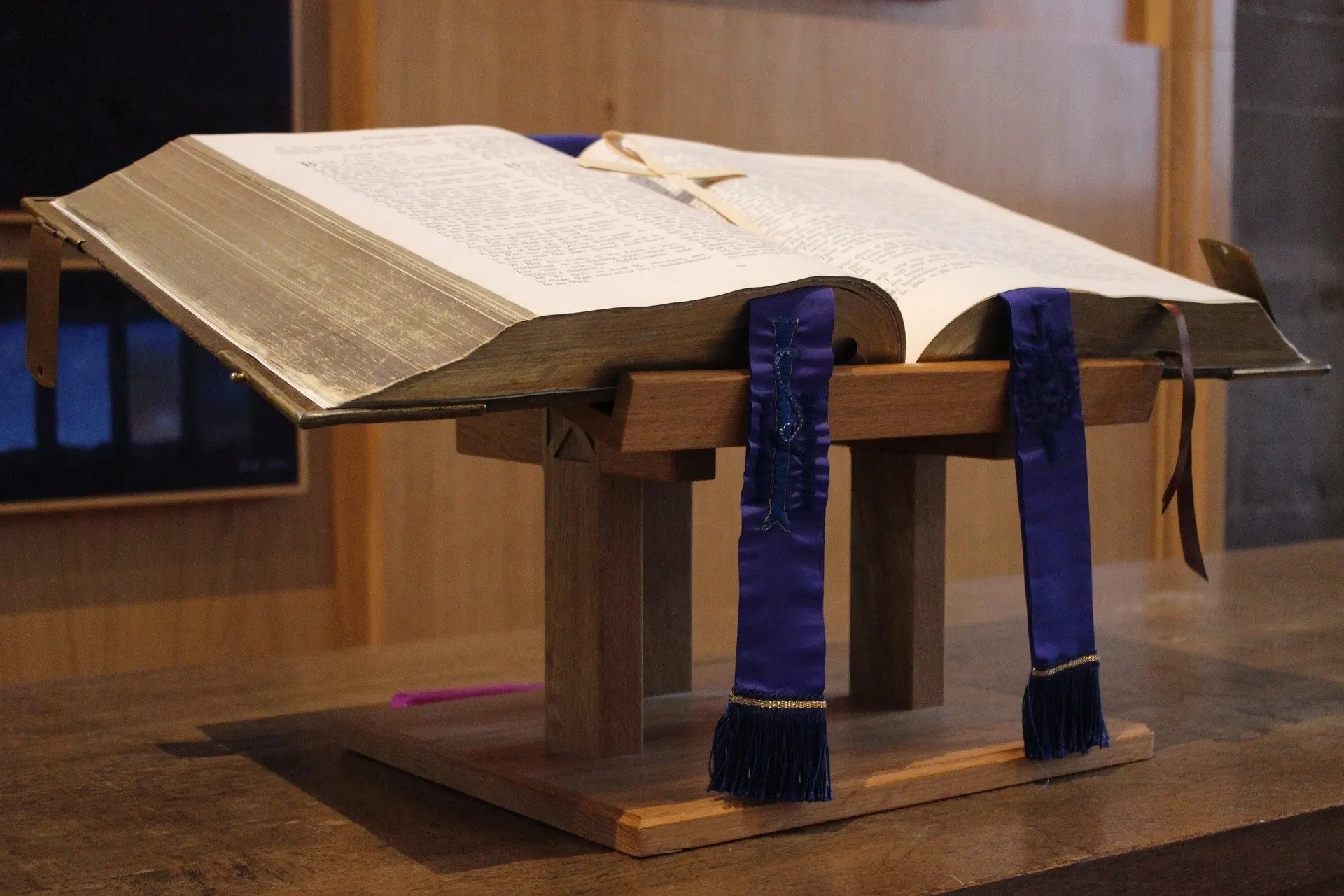 Why Catholics Cross their forehead, mouth and chest before the gospel reading and it's history