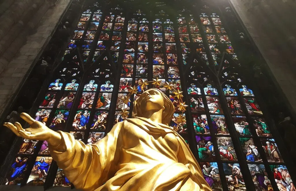 Daily Rosary prayers you can pray during October devotion.