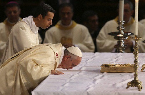Why Catholic Priests kiss the Altar during the Mass