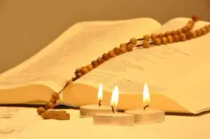The Fifteen Promises to those that dedicate their life saying the Holy Rosary daily.
