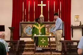 Étude Comparative des Églises Catholique et Anglicane : Découverte des Différences et Mise en Lumière des Points Communs