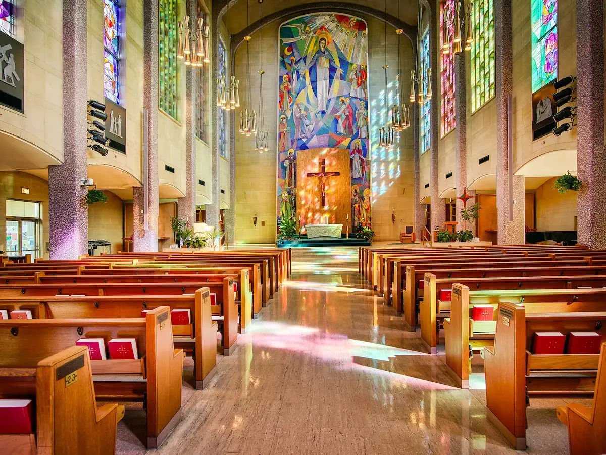 Révélation du Sacré: Décryptage de 20 Symboles de l'Église Catholique et Leur Signification Profonde