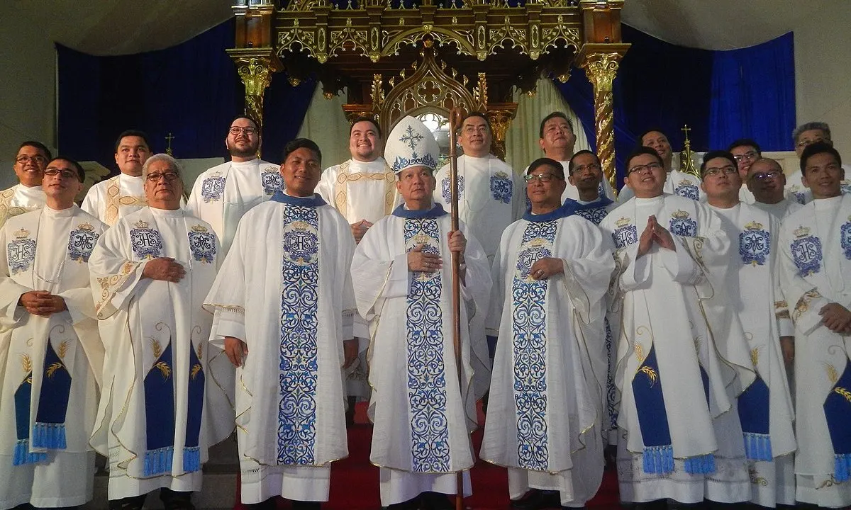 Differences and Similarities between Bishop and Reverend
